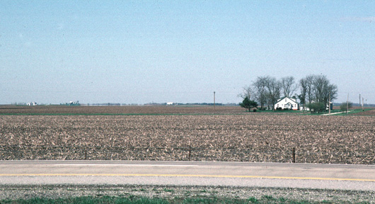 flat-ground-moraine-corn-stubble.jpg (84354 bytes)