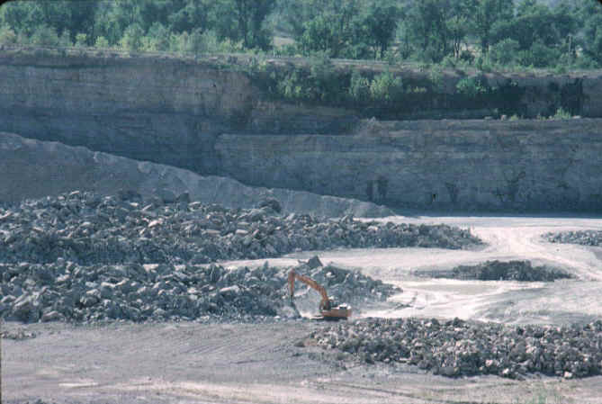 limestone_quarry.JPG (37504 bytes)