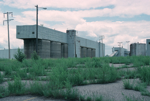 ore-silos-abandoned.jpeg (78641 bytes)