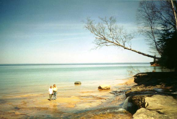 pictured-rocks-coastline.jpg (34286 bytes)