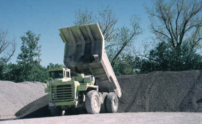 sorted_gravel_pile.JPEG (102846 bytes)