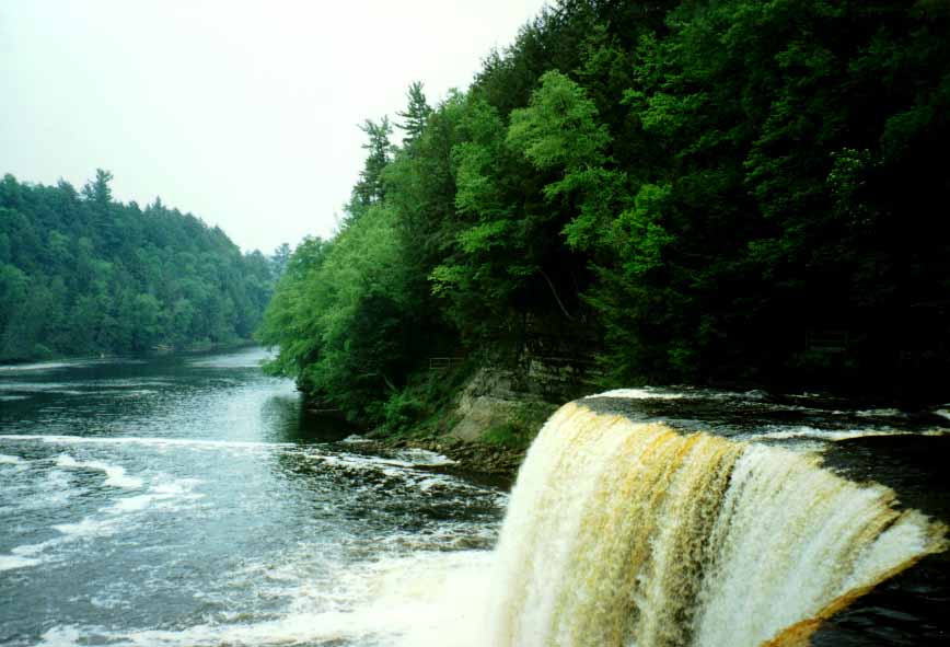 Tahquamenon Falls: photo by Scott Crozier